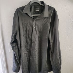 Men's Gray Button-Up Shirt